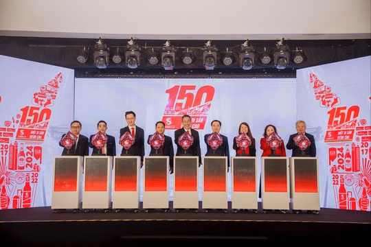 Johnathan Hạnh Nguyễn tặng 1 tỷ đồng học bổng cho học sinh nghèo ở Khánh Hòa SABECO khởi động chiến dịch “150 năm di sản vươn cao” và vinh danh 150 người truyền lửa