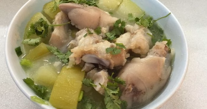 Đu đủ hầm m&oacute;ng gi&ograve; bổ sung dinh dưỡng cho mẹ sau sinh