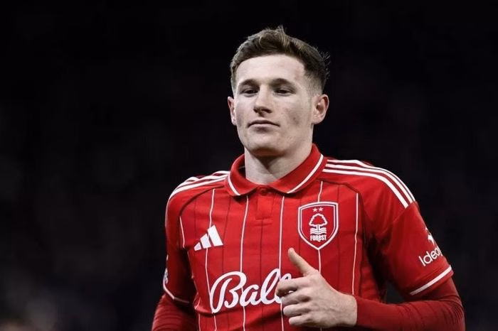 Elliot Anderson được Manchester United li&ecirc;n hệ