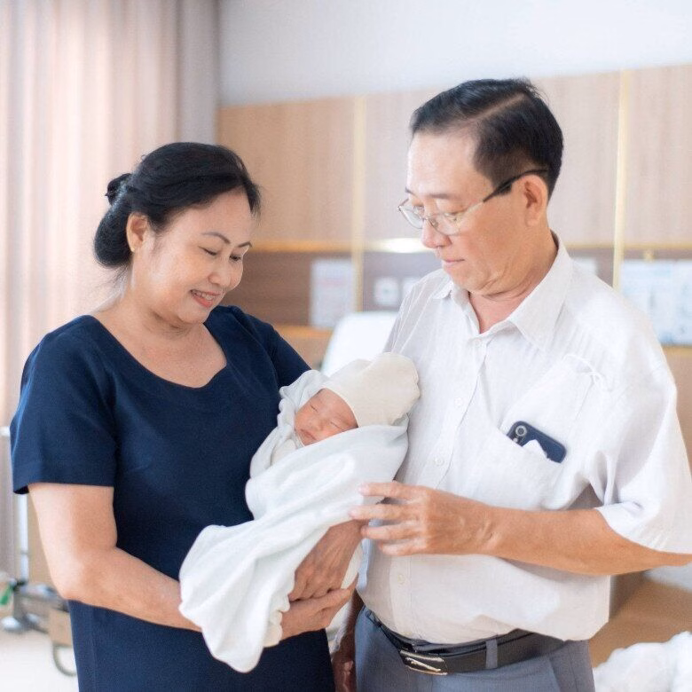 Harley được &ocirc;ng b&agrave; nội y&ecirc;u chiều