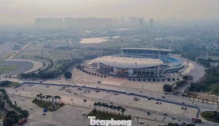 Trận địa ph&aacute;o hoa tại s&acirc;n vận động Mỹ Đ&igrave;nh đ&atilde; ho&agrave;n tất lắp đặt