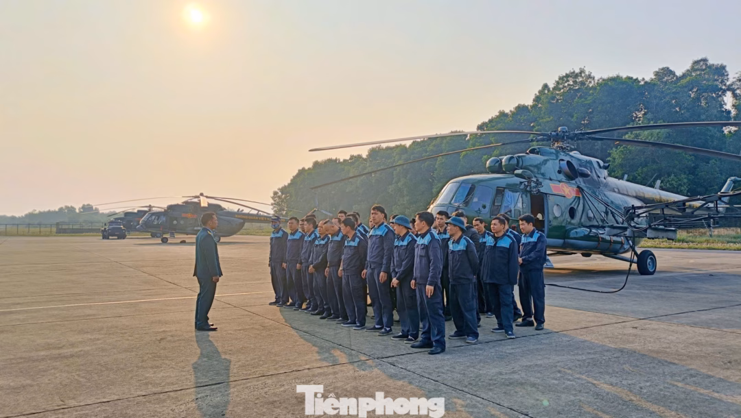 Trực thăng Trung đoàn 916 chuẩn bị nhiệm vụ bảo vệ Đại hội Đảng Trực thăng Trung đoàn 916 chuẩn bị nhiệm vụ bảo vệ Đại hội Đảng