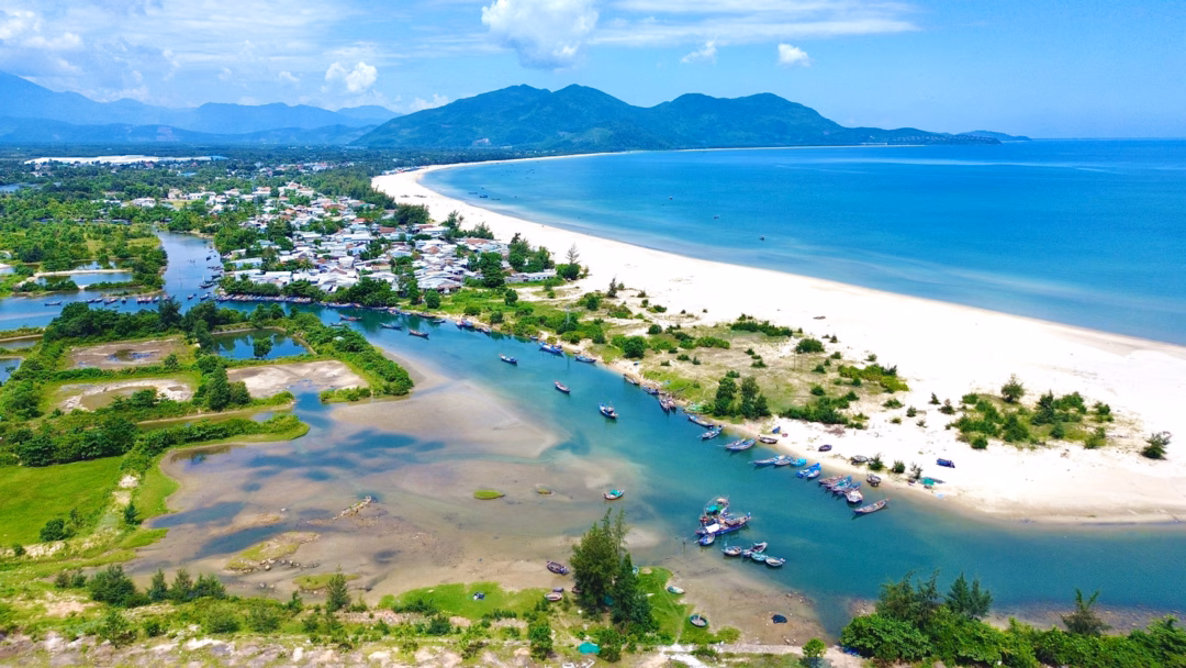 Vịnh biển Ch&acirc;n M&acirc;y, x&atilde; Ch&acirc;n M&acirc;y - Lăng C&ocirc;, TP Huế