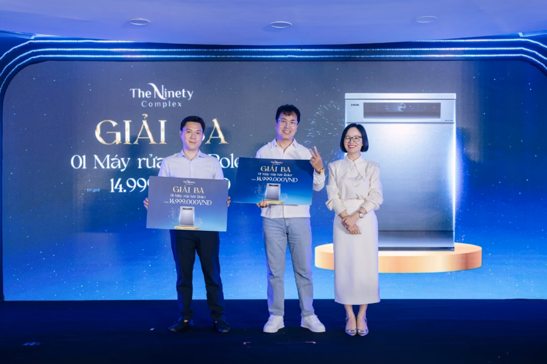 Sự quan tâm của khách hàng với Business Suite Khách hàng tham quan sự kiện