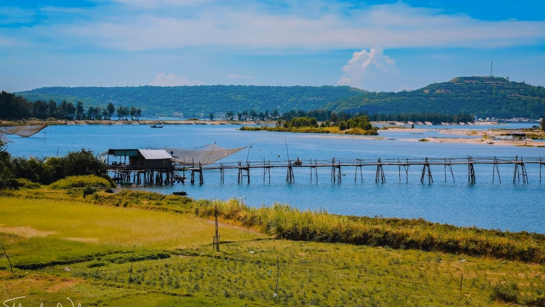 Cầu gỗ Ông Cọp: Công trình mộc mạc, mê đắm của một miền thơ