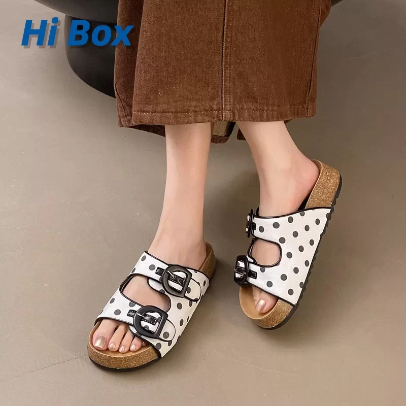 Mặc đẹp với dép xăng đan chấm bi nhưng chị em dễ bỏ qua lỗi phối đồ này