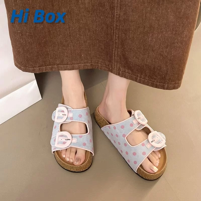 Mặc đẹp với dép xăng đan chấm bi nhưng chị em dễ bỏ qua lỗi phối đồ này