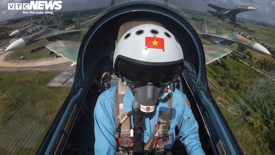 Đội hình bay của chiến đấu cơ Su-30MK2 làm chủ bầu trời hướng tới 2/9