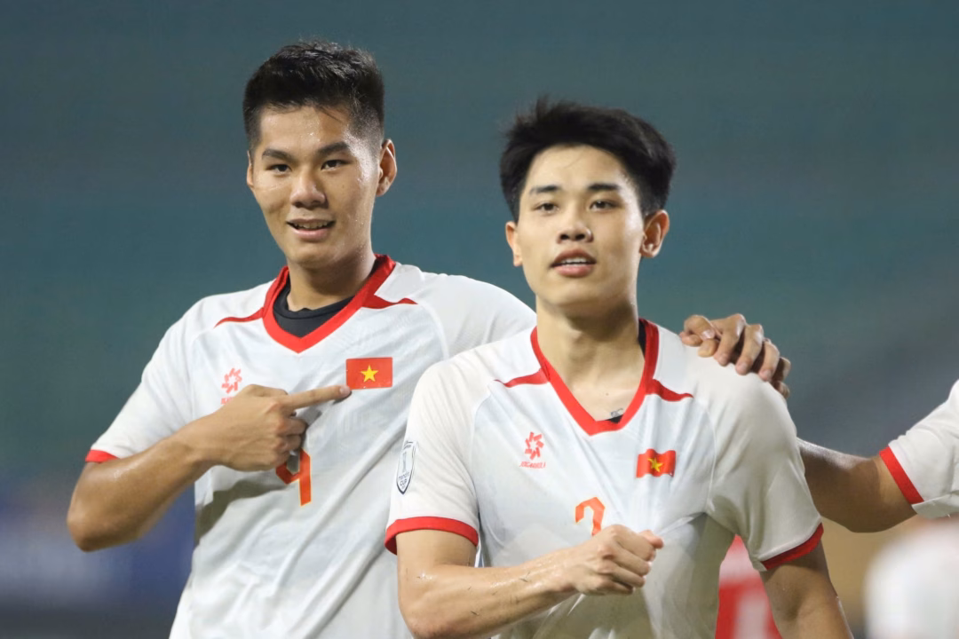 Da ro muc do chan thuong cua Dinh Bac hinh anh