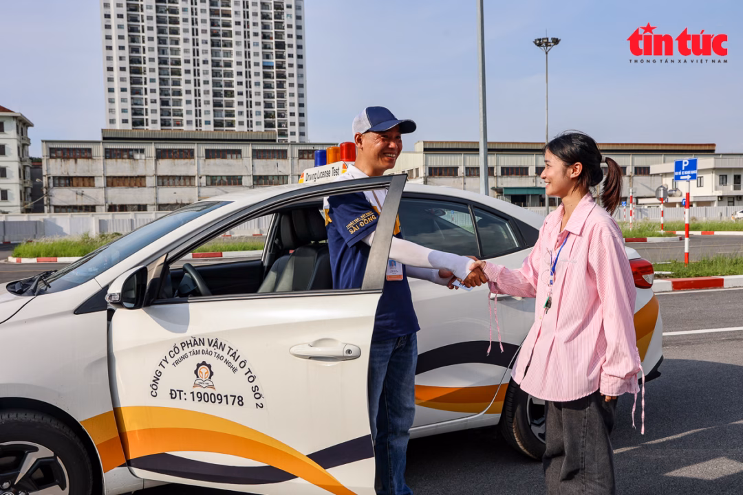 Thí sinh Nguyễn Uyển Nhi (phường Kiến Hưng, Hà Đông) thi đỗ sát hạch vào chiều 18/7/2025.