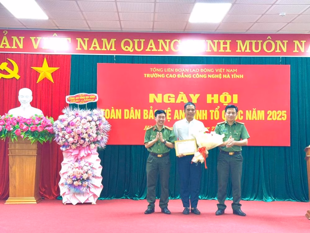 Hà Tĩnh: Cao đẳng Công nghệ tổ chức Ngày hội bảo vệ an ninh Tổ quốc