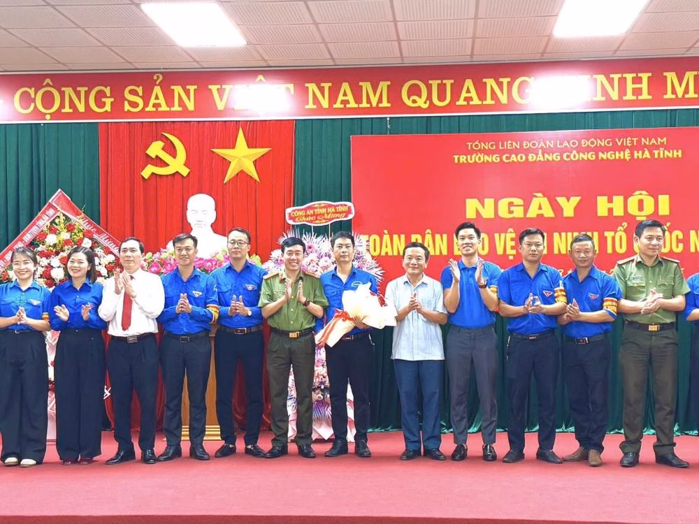 Hà Tĩnh: Cao đẳng Công nghệ tổ chức Ngày hội bảo vệ an ninh Tổ quốc
