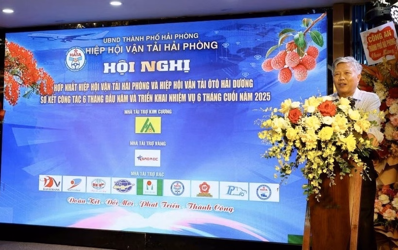 Chủ tịch Hiệp hội Vận tải ô tô Việt Nam Nguyễn Văn Quyền phát biểu tại Hội nghị.