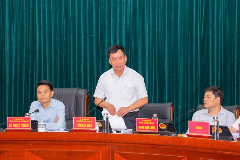 Hải Phòng đốc thúc giải ngân vốn đầu tư công cho dự án trọng điểm trước 25/7 Phó Chủ tịch UBND thành phố Trần Văn Quân phát biểu