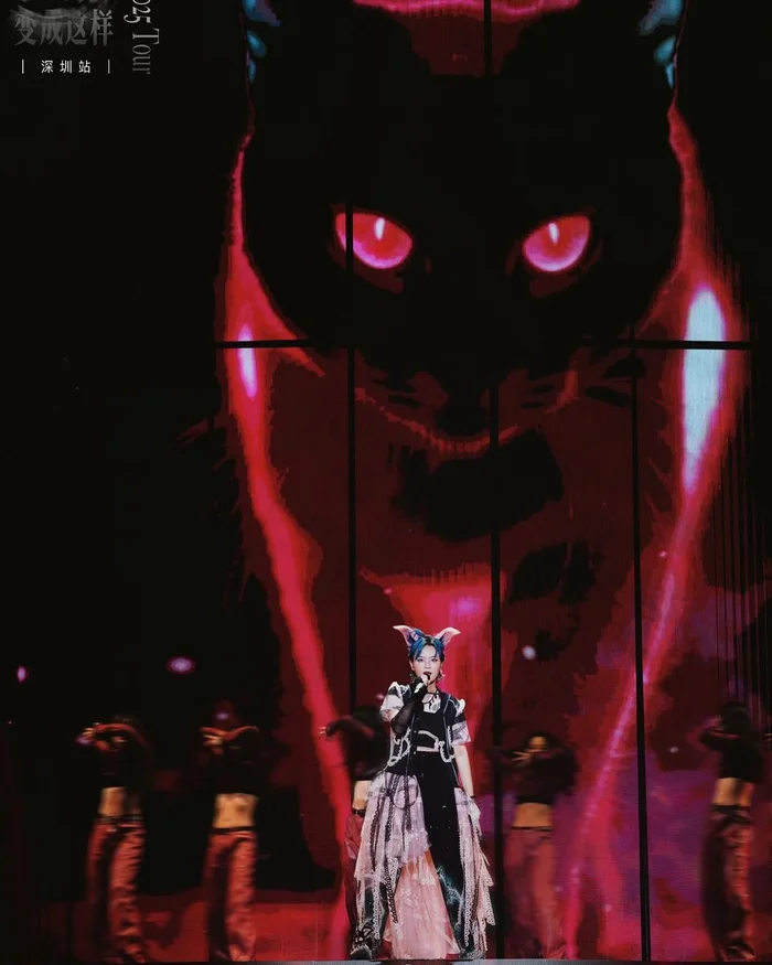 Hiệu ứng laser trên sân khấu làm hỏng camera điện thoại của khán giả