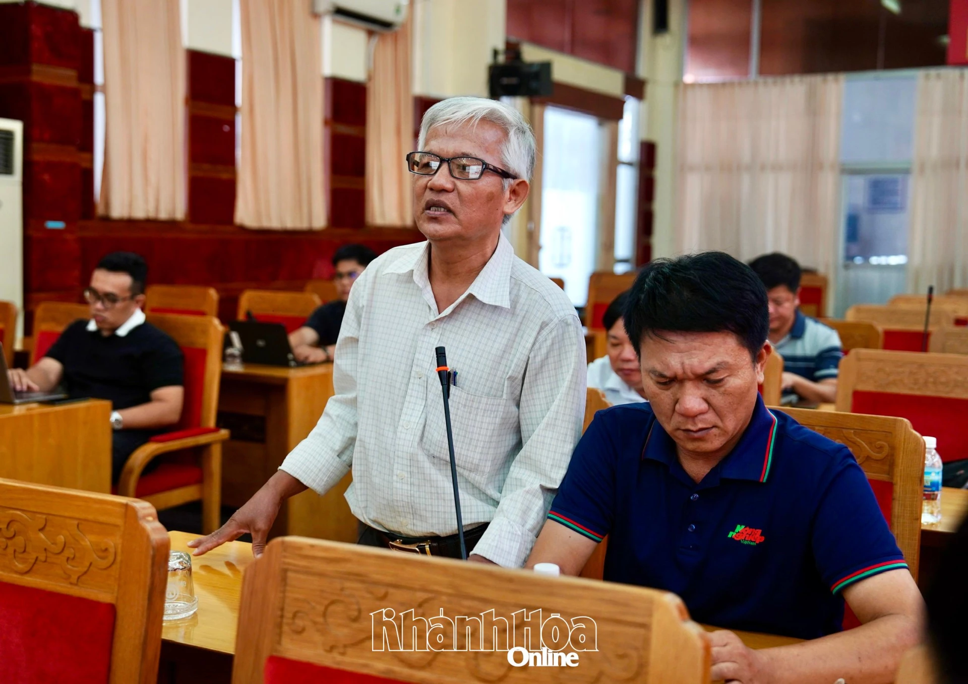 Nhà báo Phan Sông Ngân (Báo Tuổi Trẻ) đặt câu hỏi cho lãnh đạo tỉnh xung quanh sự kiện sắp tới.