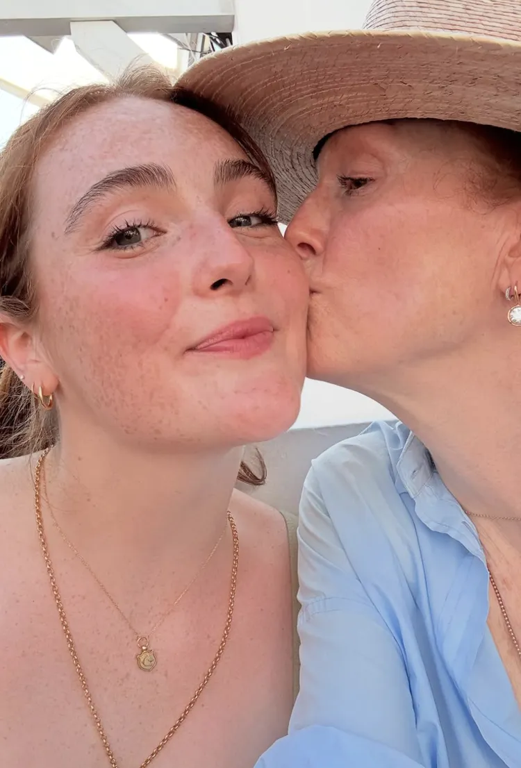 Julianne Moore kisses her daughter Liv on the cheek in a selfie