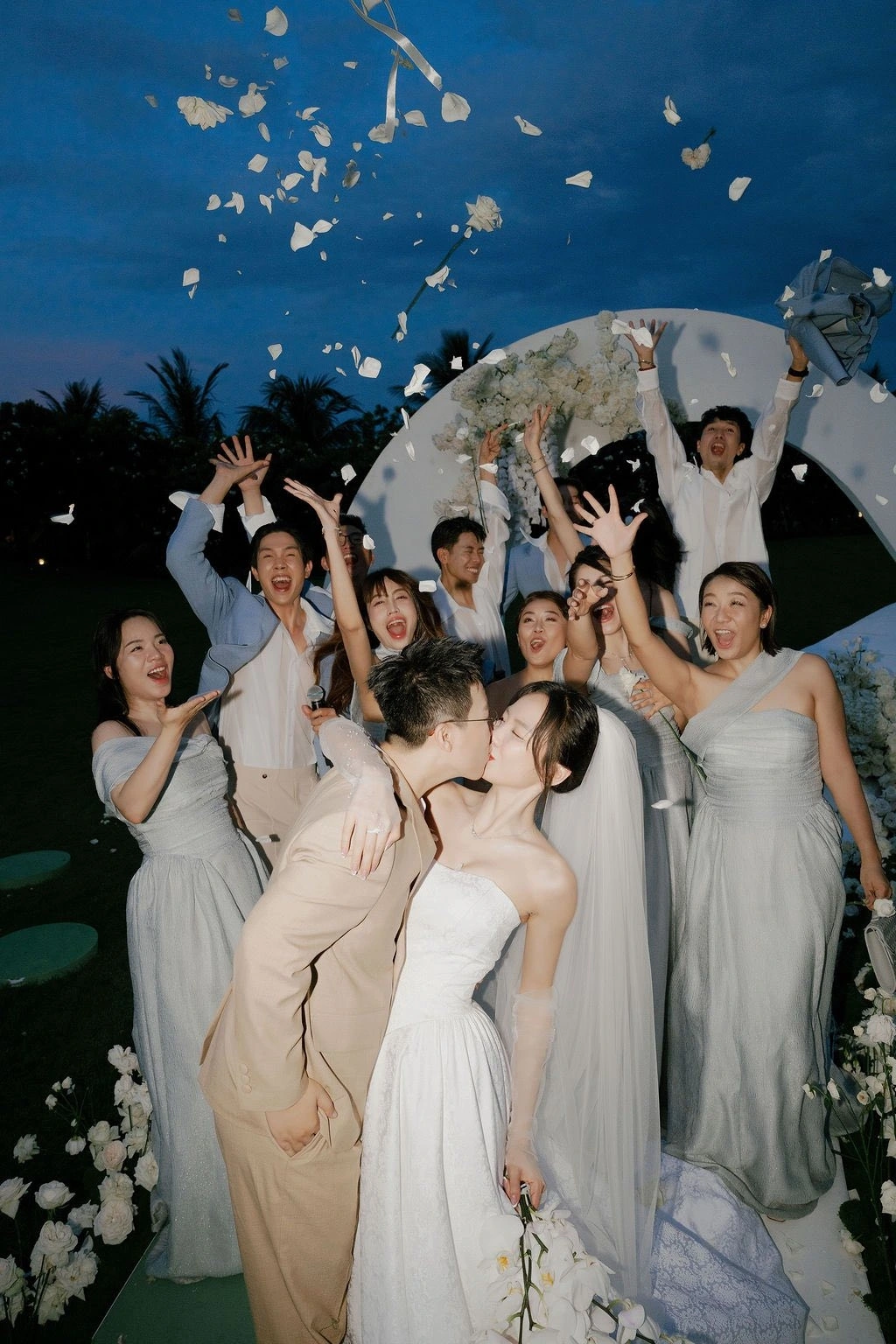 kai Đinh kể trọn đám cưới của mình qua 4 bản nhạc cưới xúc động hình ảnh 2