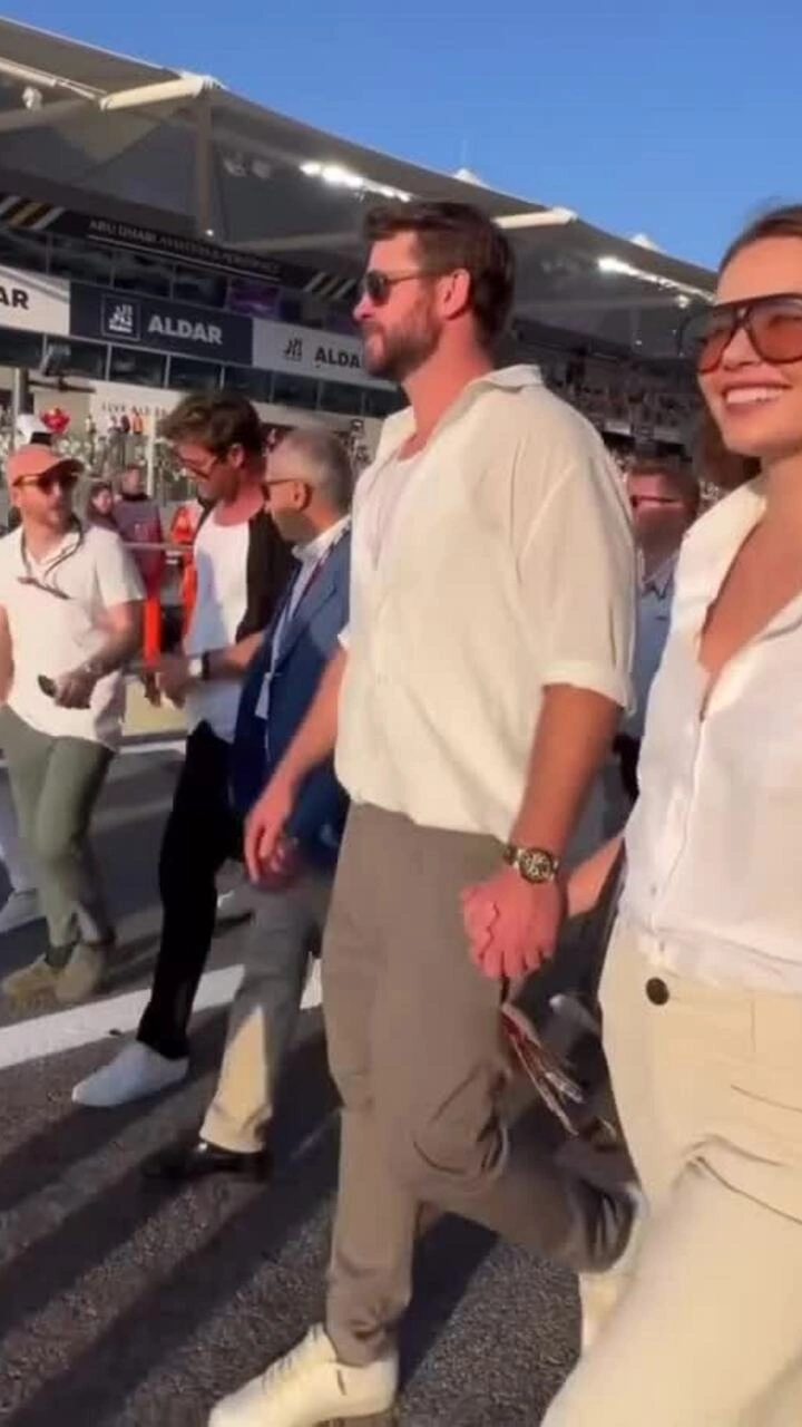 Liam và bạn gái đi xem giải đua xe Công thức 1 Abu Dhabi năm 2023