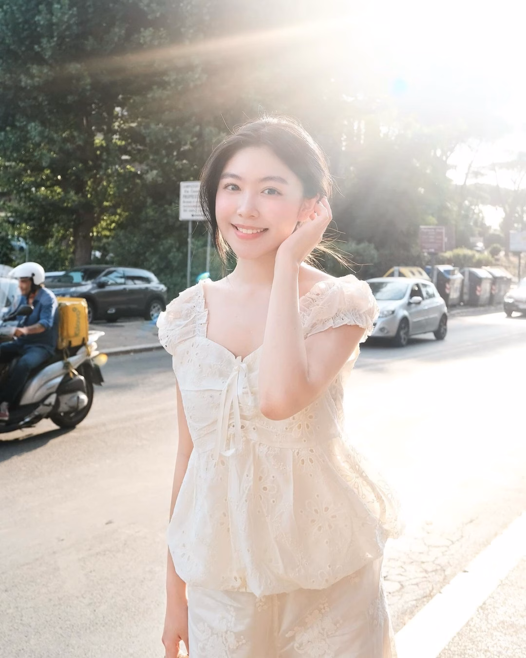 Sự kiện ra mắt sản phẩm lần này đánh dấu một trong những lần hiếm hoi Mai Thảo Linh xuất hiện công khai tại một sự kiện giải trí lớn. Dù có bố là MC hàng đầu Vbiz và mẹ là một doanh nhân thành đạt.