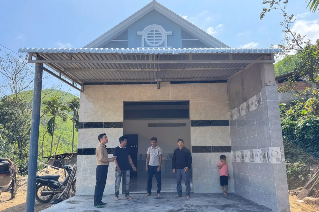 Ngôi nhà mới kiên cố trên vùng cao Quảng Ngãi, giúp người dân ổn định cuộc sống. Ảnh: N.Đ
