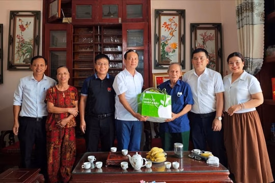 TAND khu vực 1 - Quảng Ninh thăm, tặng quà gia đình cán bộ là con thương binh