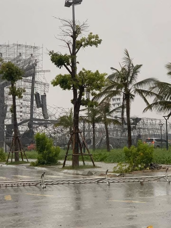 2 ngôi sao của sự kiện, chia sẻ thông tin đêm nhạc bị hoãn và cầu mong mọi người về nhà an toàn. Ảnh: FBNV