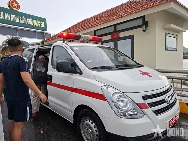 Lật tàu vịnh Hạ Long ảnh 4