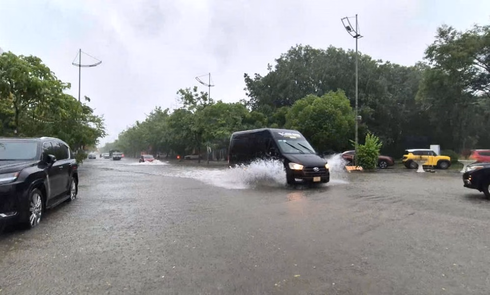 Nhiều tuyến đường trên địa bàn tỉnh Thanh Hóa bị ngập. Ảnh: CTV