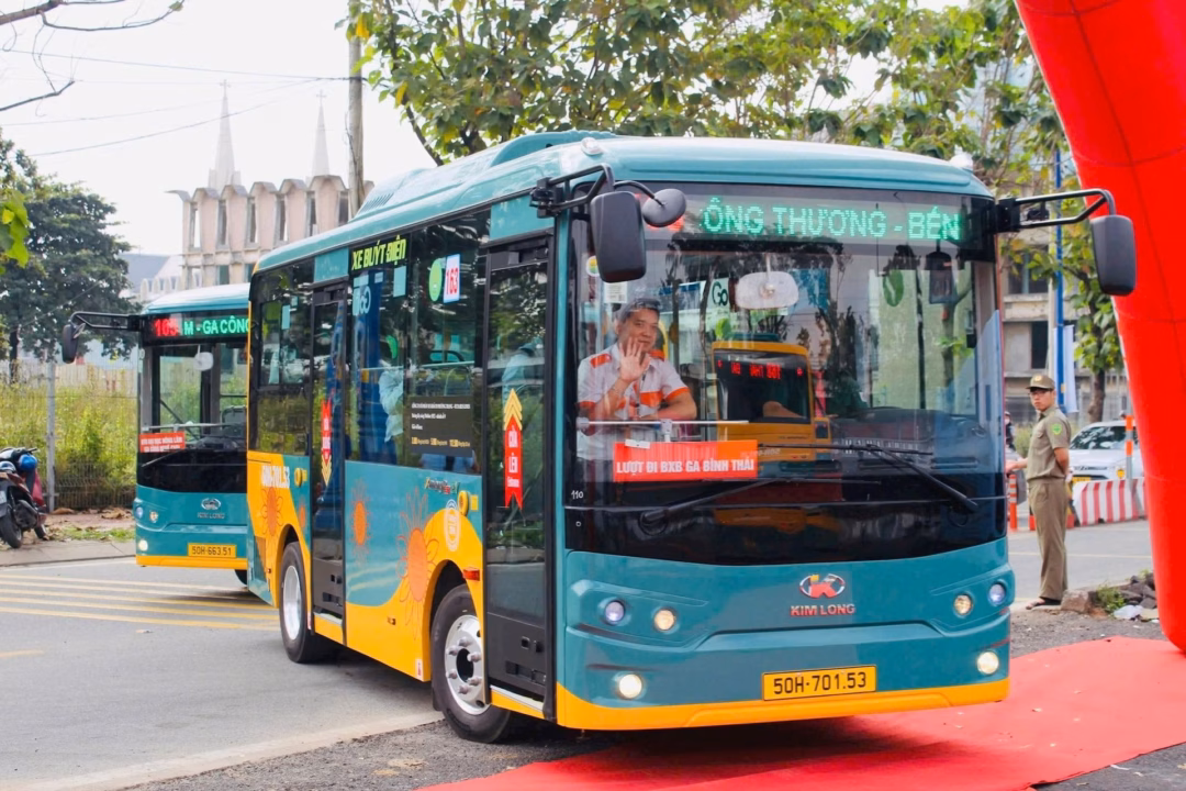 Nhiều chính sách cho tài xế công nghệ được đề xuất khi chuyển đổi xe điện.