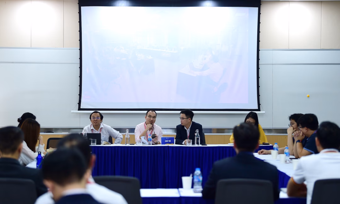 Nhiều ý kiến trao đổi, thảo luận gắn với chủ đề Khởi nghiệp đổi mới sáng tạo gắn với phát triển kinh tế xanh. Ảnh: Xuân Tùng