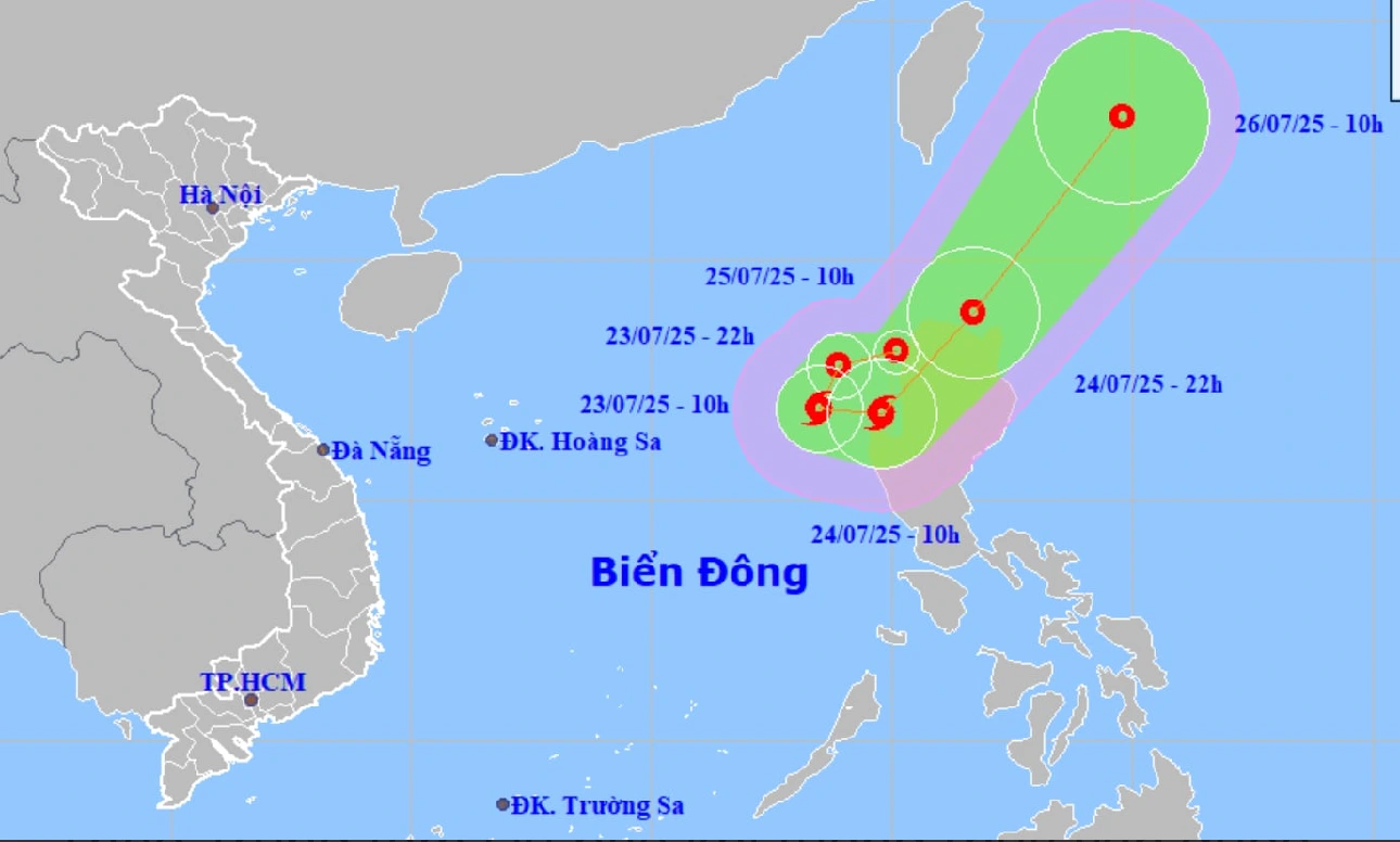 Một áp thấp nhiệt đới mới xuất hiện gần Biển Đông có khả năng mạnh lên thành bão