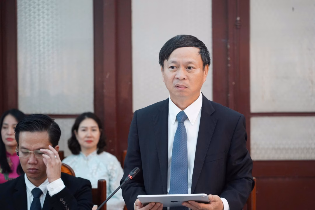 Thứ trưởng Hoàng Minh phát biểu tại buổi làm việc.