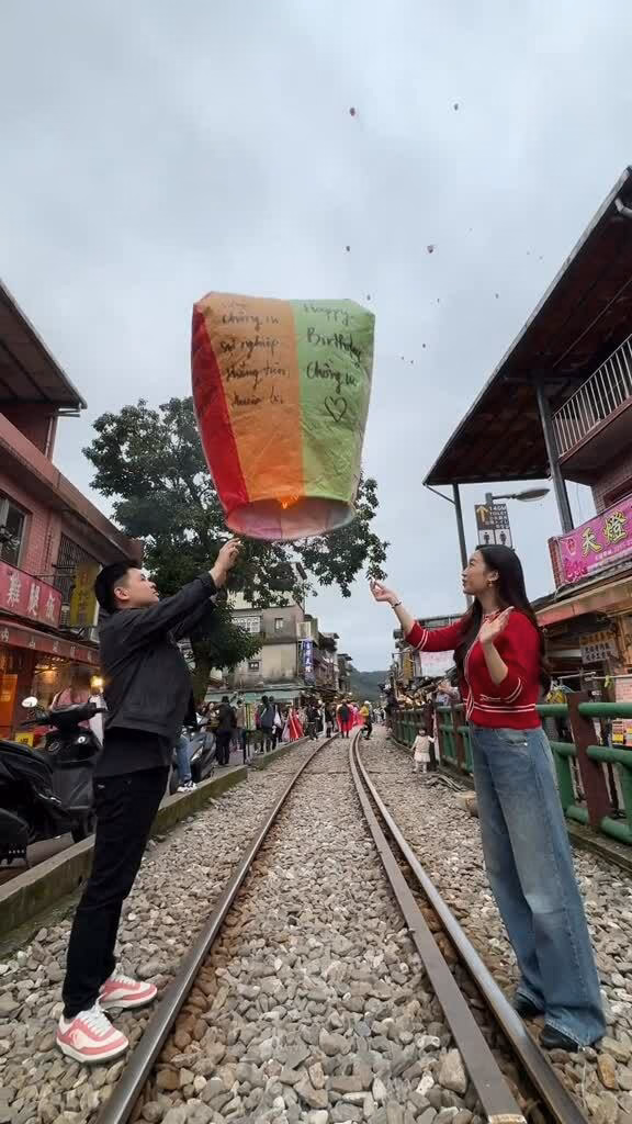 Đỗ Mỹ Linh và chồng trong chuyến du lịch Đài Loan năm 2024.