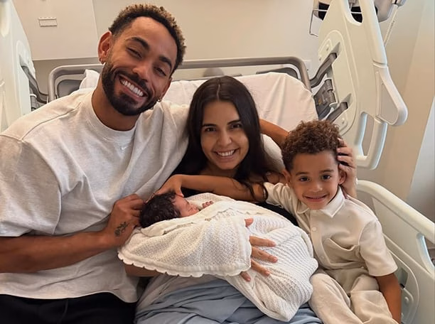 Gia đình Cunha chào đón thành viên mới.