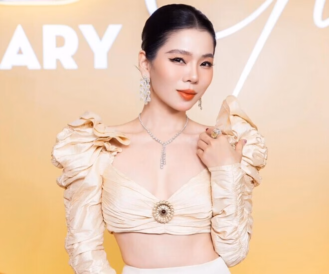 amp;#34;Nữ hoàng phòng tràamp;#34; có nhà dải từ Nam ra Bắc với kho đồ hiệu tiền tỷ nhưng chỉ ưu ái duy nhất một mẫu túi xách - 3