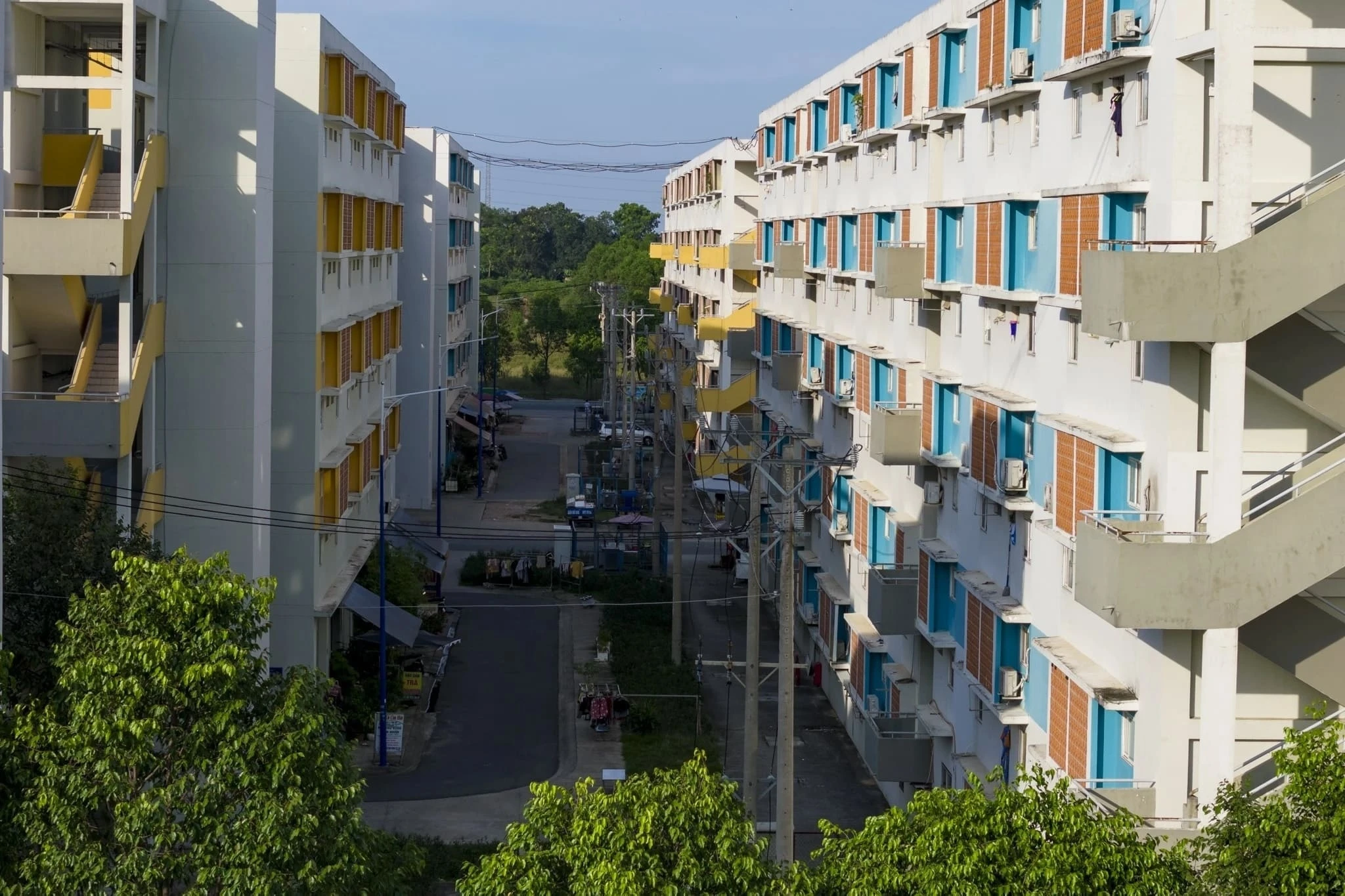 Bộ Xây dựng yêu cầu các địa phương cắt giảm thủ tục hành chính theo thẩm quyền về đầu tư xây dựng nhà ở xã hội. Ảnh: Duy Hiệu.