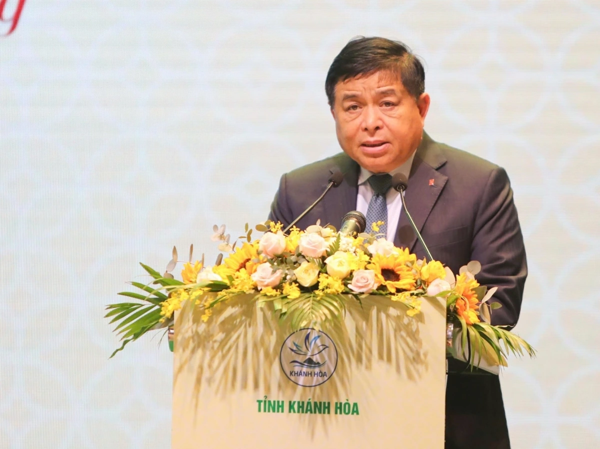 Phó Thủ tướng: Khánh Hòa có tiềm năng lớn sau hợp nhất với Ninh Thuận Phó Thủ tướng Nguyễn Chí Dũng phát biểu tại Hội nghị