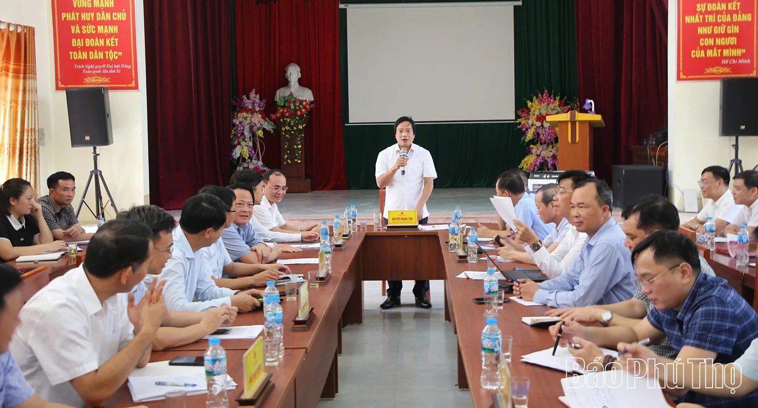 Toàn cảnh buổi làm việc.