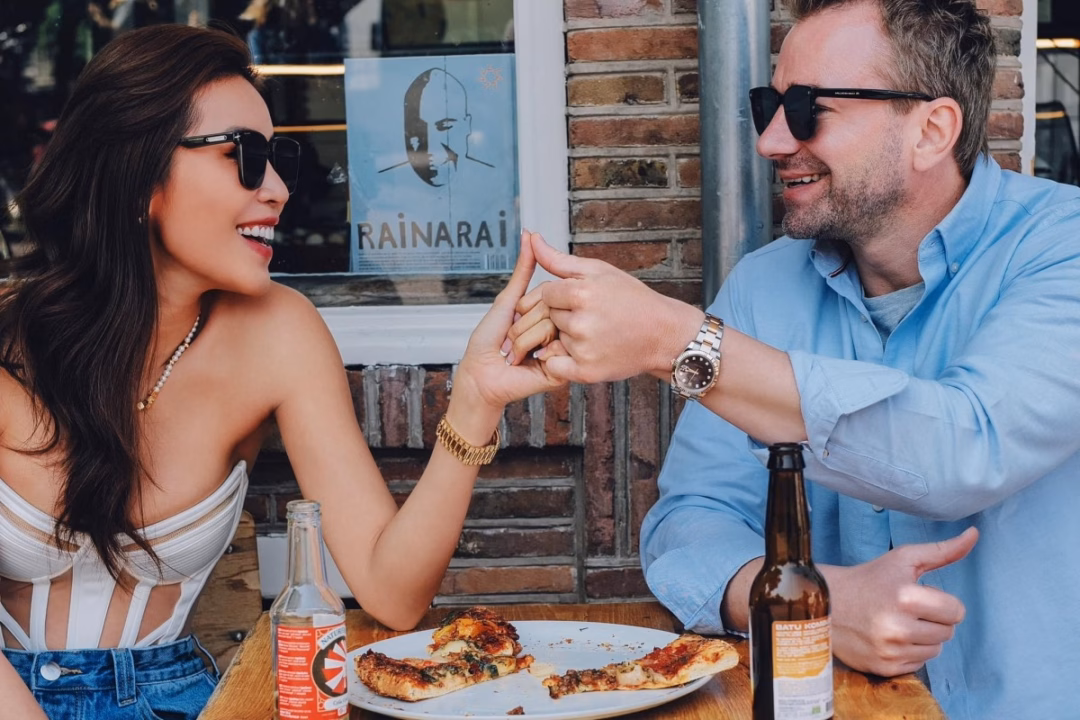 Minh Tú kể khi mới quen biết và yêu đương, cô và chồng khác biệt cả về cách yêu lẫn quan điểm trong cuộc sống