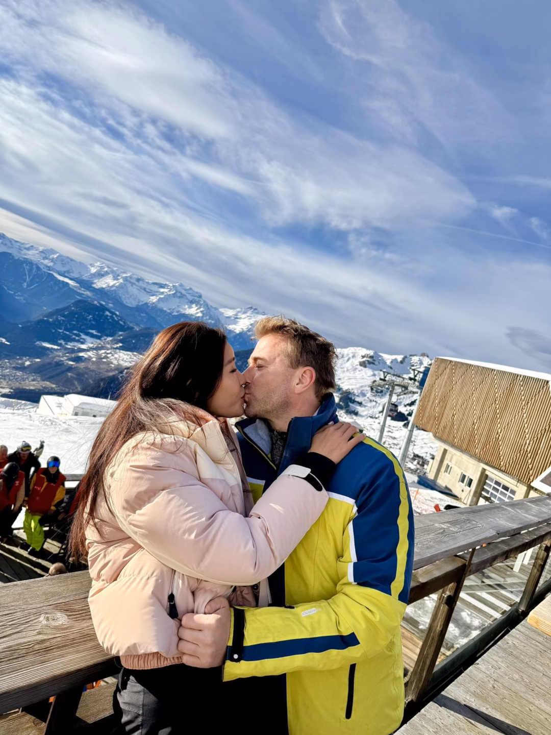 Cuối năm 2024, Minh Tú tiết lộ cô đang chung sống với một căn bệnh liên quan đến cột sống, khiến việc sinh con trở nên khó khăn hơn.