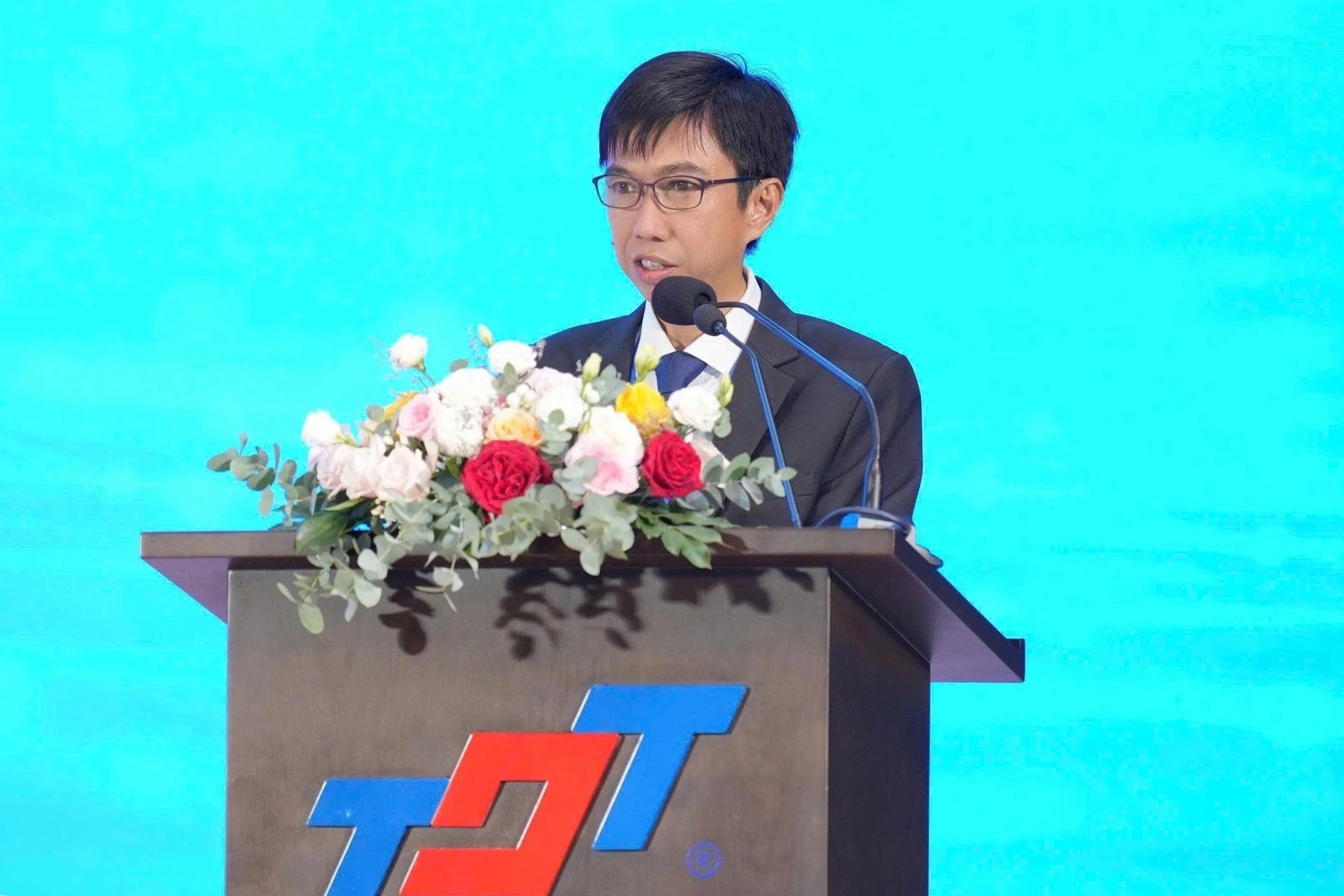 Tiến sĩ Võ Hoàng Duy, Phó hiệu trưởng Trường ĐH Tôn Đức Thắng, phát biểu khai mạc