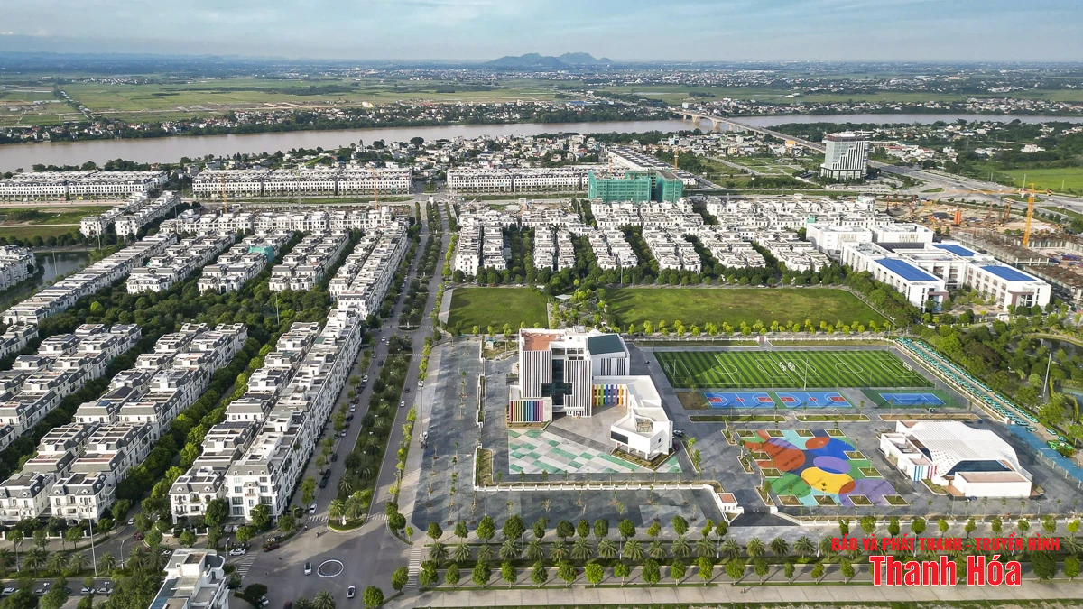 Nằm trong khu đô thị hiện đại bậc nhất Thanh Hóa, Cung văn hóa thiếu nhi và Trung tâm thể dục thể thao TP Thanh Hóa (nay đổi tên là Cung văn hóa thiếu nhi và Trung tâm thể dục thể thao Hạc Thành) được đánh giá là một trong những công trình dành cho thanh thiếu nhi lớn và hiện đại nhất tại xứ Thanh.