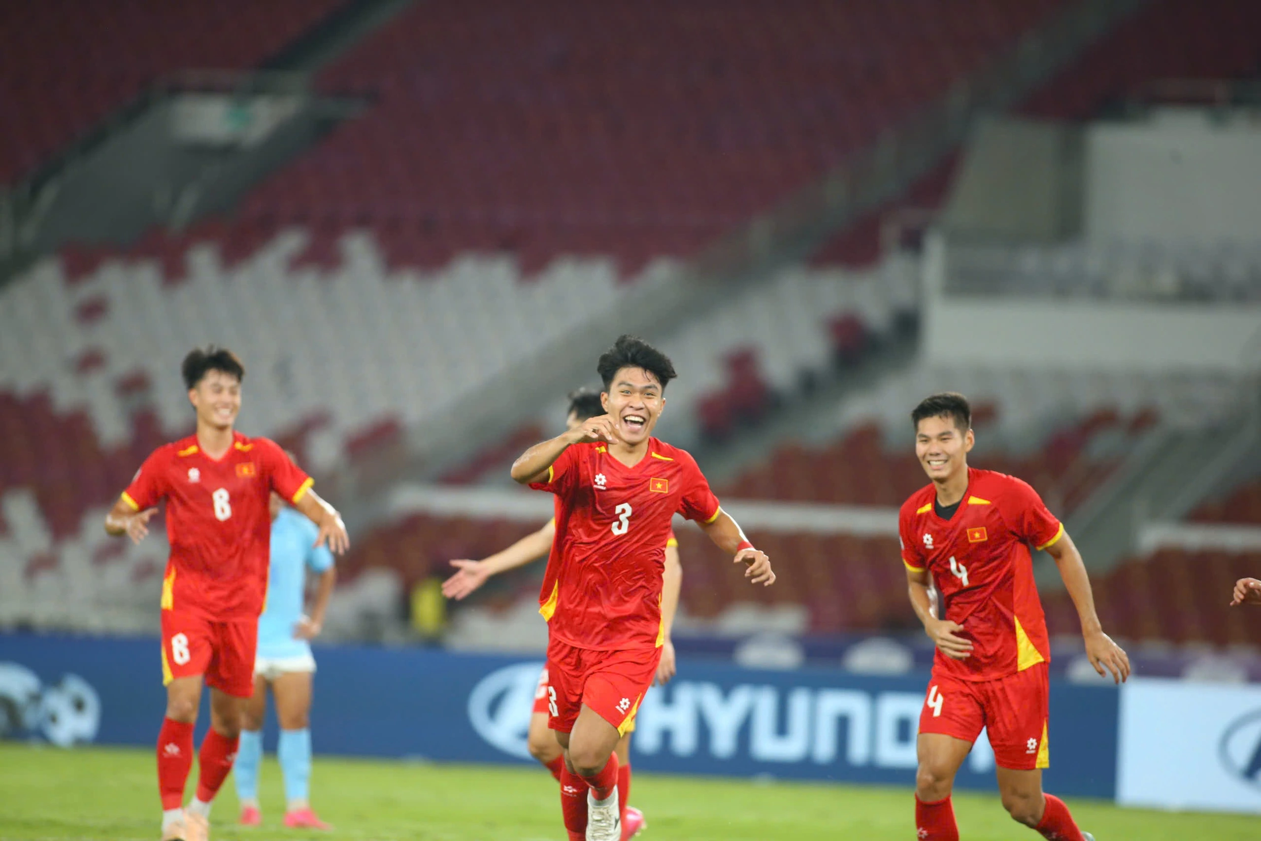 Việc hàng thủ tỏa sáng với các bàn thắng là "vũ khí bí mật" của HLV Kim