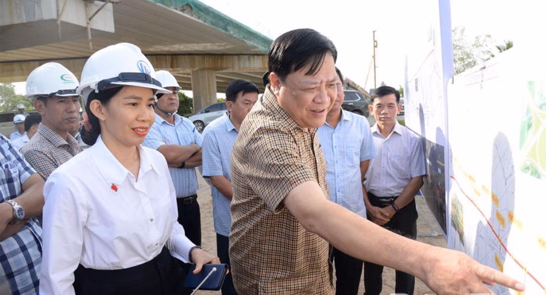 Chủ tịch UBND tỉnh Đồng Th&aacute;p Phạm Th&agrave;nh Ngại kiểm tra tiến độ giải ng&acirc;n vốn đầu tư c&ocirc;ng