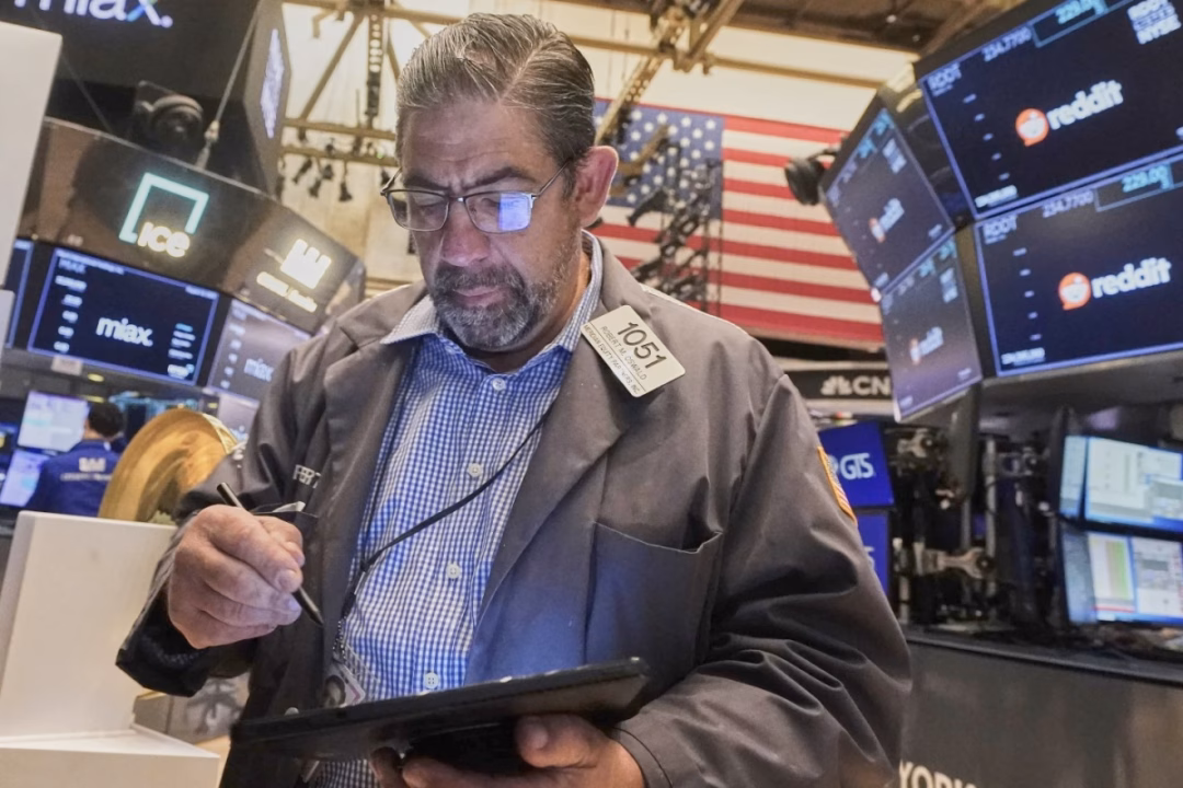 Chứng kho&aacute;n Mỹ đi ngang cuối tuần, d&ograve;ng tiền chuyển sang cổ phiếu vốn h&oacute;a nhỏ