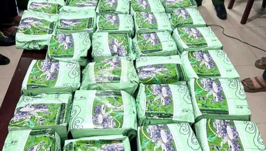 Khởi tố vụ án nhận hối lộ 75 tỷ đồng liên quan lãnh đạo Cục An toàn Thực phẩm Bộ Y tế Bắt giữ 3 kẻ trong đường dây ma túy xuyên quốc gia, thu 60 bánh heroin
