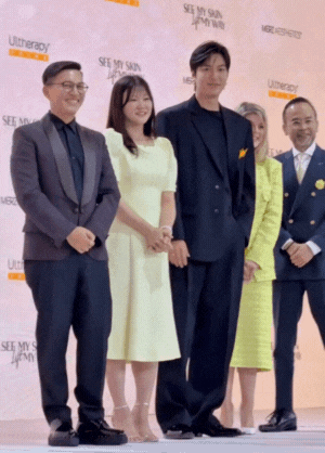 Huyền Baby ‘đe dọa’ Lee Min Ho với nhan sắc lộng lẫy Lee Min Ho nhướn mày, nở nụ cười, vẫy tay chào với ánh nhìn trực diện hướng đến ống kính máy quay của Huyền Baby
