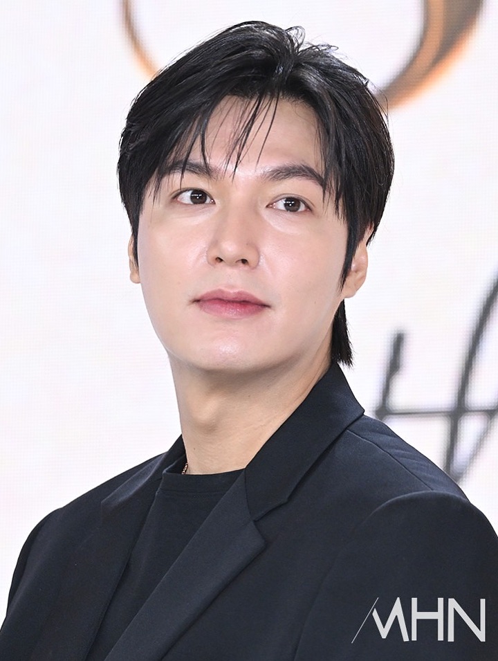 Huyền Baby ‘đe dọa’ Lee Min Ho với nhan sắc lộng lẫy Clip: Mỹ nhân Việt đẹp đến mức khiến Lee Min Ho phải 2 lần ngắm nghía không rời tại sự kiện- Ảnh 7.