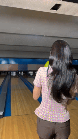 Jennie BLACKPINK gây sốt với video chơi thể thao Jennie ném bowling sương sương cũng hút 65,9 triệu lượt xem